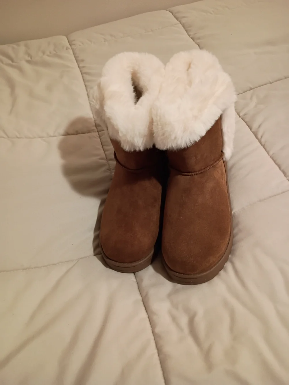 SO Paulina Faux Fur Cuff Boots Brown & White Like New